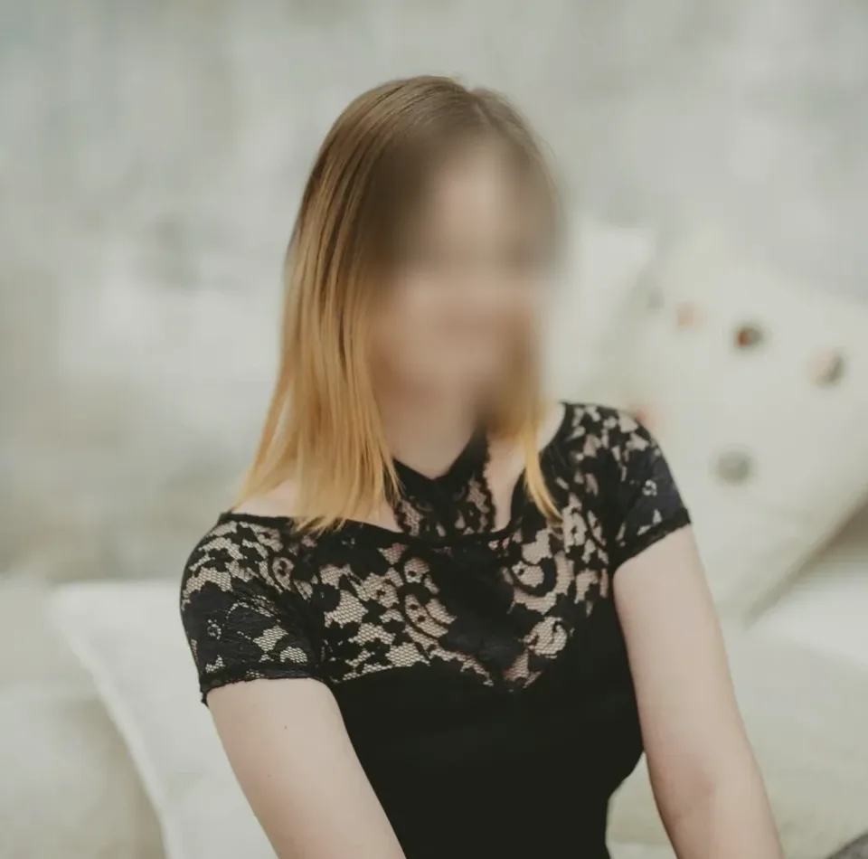 Lily, 24