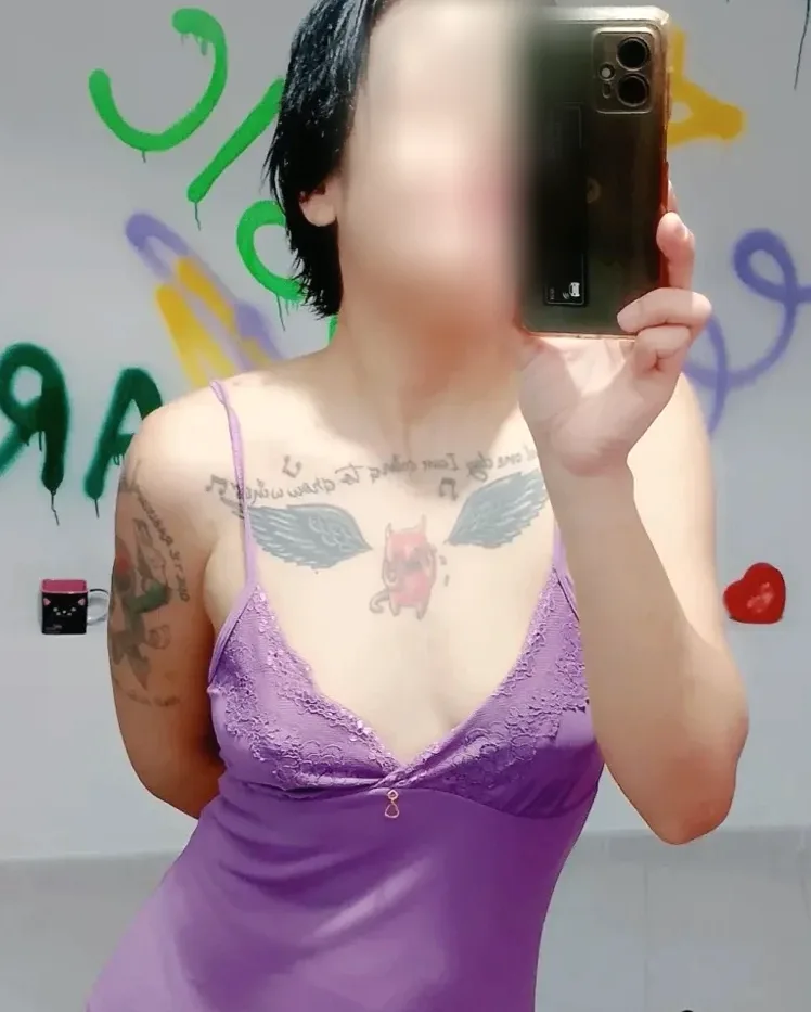 Roisin, 21